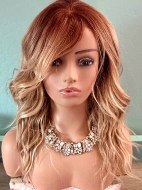 Farrah Butterscotch Oasis by Chelsey Smith Crowns Wavy Ombre Wig in Honey Blonde